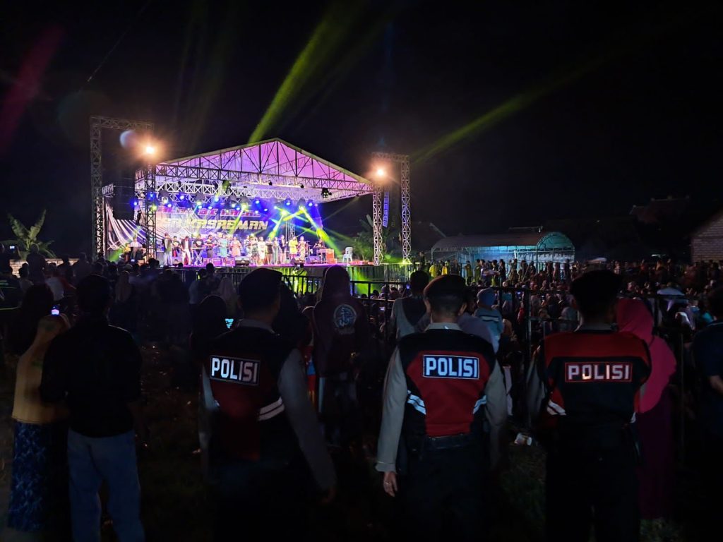 Amankan Orkes Musik Adella di Desa Kasreman, TNI-Polri Bersinergi