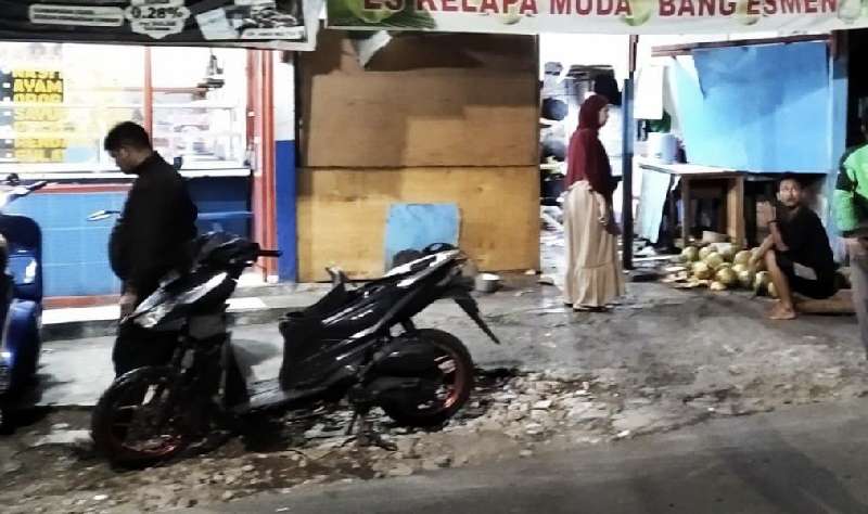 Pemotor Mabuk Hantam Warung di Pekunden Semarang