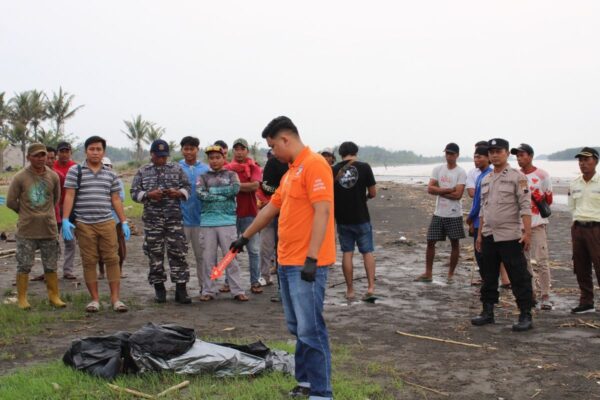 Pria dengan Luka di Tubuhnya Ditemukan Tewas di Muara Sungai