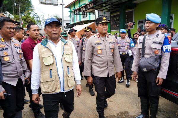 Turun ke Petungkriyono, Kapolda Jateng Apresiasi Kerja Tim Evakuasi Longsor